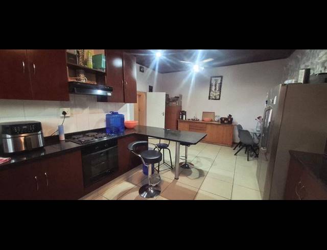 3 BEDROOM HOUSE FOR SALE IN BEZUIDENHOUT VALLEY